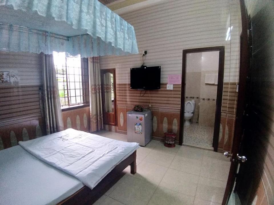 Hoa Phuong Guesthouse Dong Ha Exterior photo